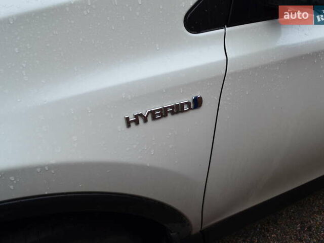 Тойота РАВ 4 2017 в Виннице на Automoto.ua Белый Тойота РАВ 4, объемом двигателя 2.49 л и пробегом 199 тыс. км за 22990 $, фото 8 на Automoto.ua