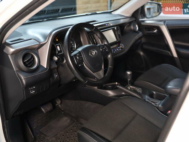 Білий Тойота РАВ 4, об'ємом двигуна 2.49 л та пробігом 72 тис. км за 24000 $, фото 19 на Automoto.ua