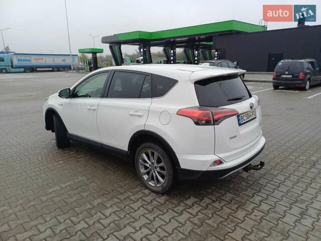 Тойота РАВ 4 2017 в Стрые на Automoto.ua Белый Тойота РАВ 4, объемом двигателя 2.49 л и пробегом 143 тыс. км за 23500 $, фото 4 на Automoto.ua