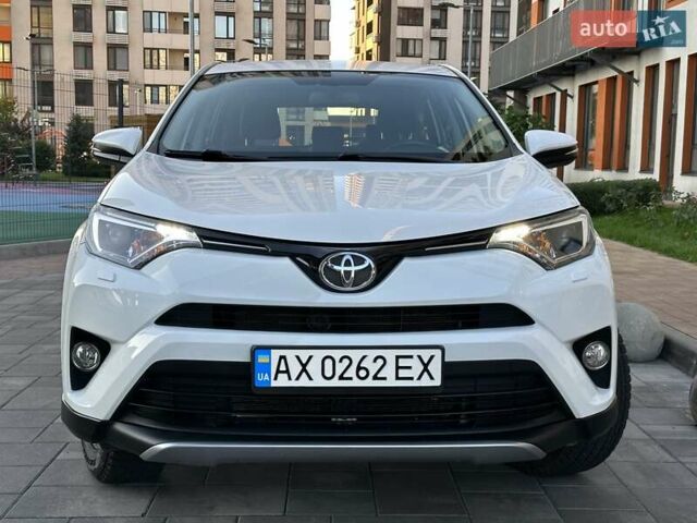 Білий Тойота РАВ 4, об'ємом двигуна 2 л та пробігом 93 тис. км за 21000 $, фото 12 на Automoto.ua