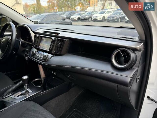 Білий Тойота РАВ 4, об'ємом двигуна 2.23 л та пробігом 192 тис. км за 20500 $, фото 59 на Automoto.ua