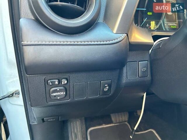 Белый Тойота РАВ 4, объемом двигателя 2.5 л и пробегом 108 тыс. км за 25300 $, фото 35 на Automoto.ua