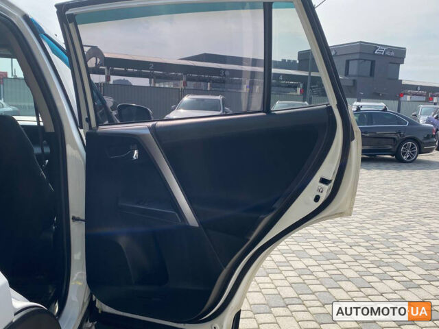 Белый Тойота РАВ 4, объемом двигателя 2 л и пробегом 171 тыс. км за 20300 $, фото 27 на Automoto.ua