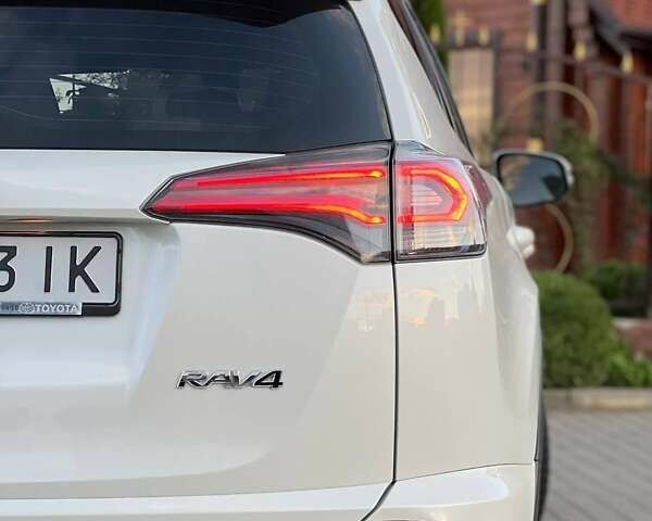 Белый Тойота РАВ 4, объемом двигателя 1.99 л и пробегом 111 тыс. км за 19999 $, фото 3 на Automoto.ua