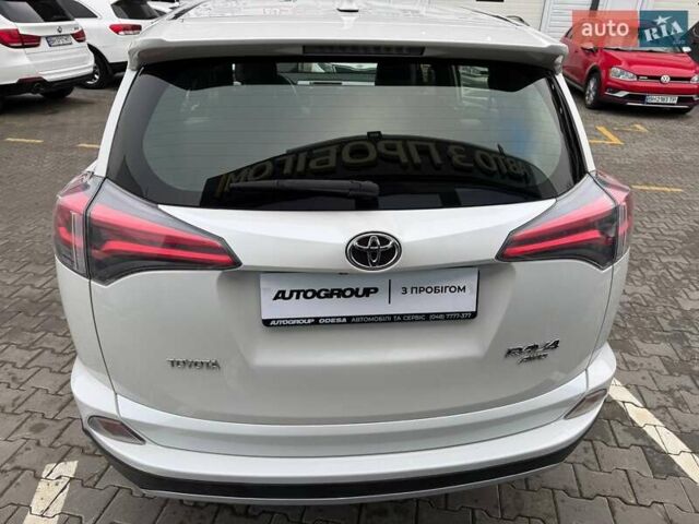 Білий Тойота РАВ 4, об'ємом двигуна 2.23 л та пробігом 192 тис. км за 19300 $, фото 4 на Automoto.ua