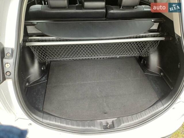 Тойота РАВ 4 2017 в Стрые на Automoto.ua Белый Тойота РАВ 4, объемом двигателя 2.49 л и пробегом 143 тыс. км за 23500 $, фото 28 на Automoto.ua