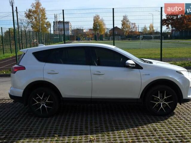 Тойота РАВ 4 2017 в Виннице на Automoto.ua Белый Тойота РАВ 4, объемом двигателя 2.49 л и пробегом 198 тыс. км за 22987 $, фото 18 на Automoto.ua