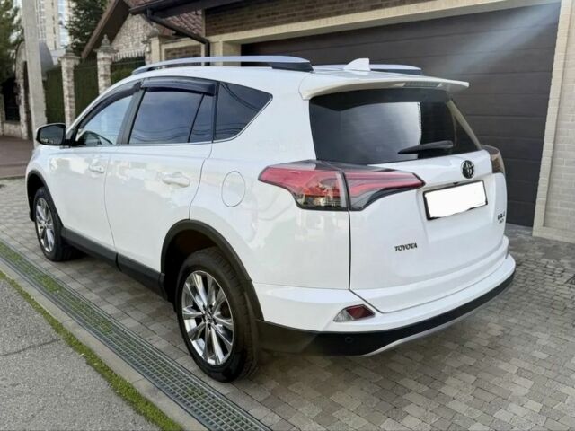 Белый Тойота РАВ 4, объемом двигателя 2.5 л и пробегом 80 тыс. км за 16000 $, фото 4 на Automoto.ua