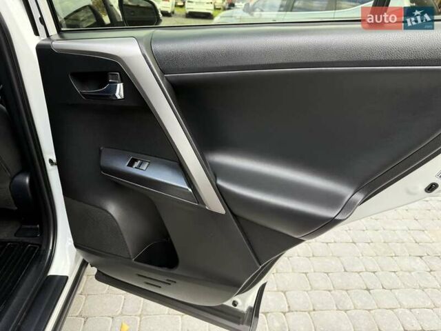 Білий Тойота РАВ 4, об'ємом двигуна 2.23 л та пробігом 192 тис. км за 20500 $, фото 52 на Automoto.ua