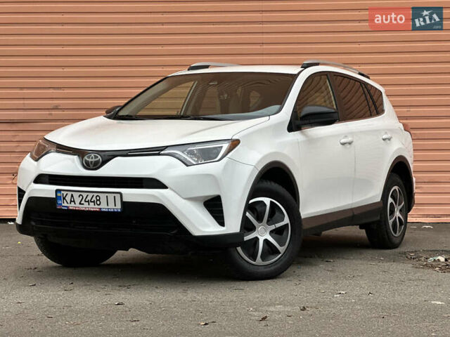 Белый Тойота РАВ 4, объемом двигателя 2.5 л и пробегом 183 тыс. км за 15490 $, фото 5 на Automoto.ua