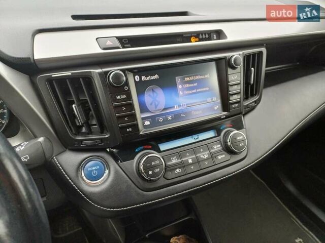 Тойота РАВ 4 2017 в Стрые на Automoto.ua Белый Тойота РАВ 4, объемом двигателя 2.49 л и пробегом 143 тыс. км за 23500 $, фото 18 на Automoto.ua