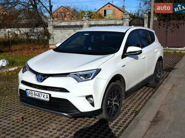 Тойота РАВ 4 2017 в Виннице на Automoto.ua Белый Тойота РАВ 4, объемом двигателя 2.49 л и пробегом 198 тыс. км за 22987 $, фото 1 на Automoto.ua
