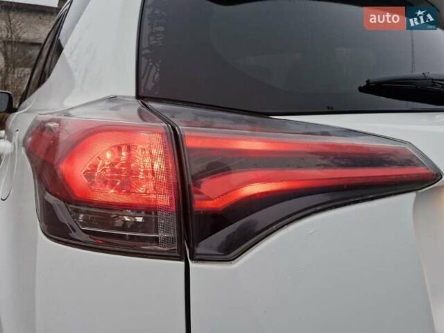 Білий Тойота РАВ 4, об'ємом двигуна 2.5 л та пробігом 126 тис. км за 15799 $, фото 3 на Automoto.ua