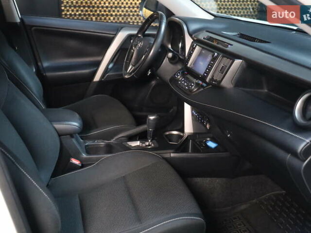 Білий Тойота РАВ 4, об'ємом двигуна 2.49 л та пробігом 72 тис. км за 24000 $, фото 35 на Automoto.ua