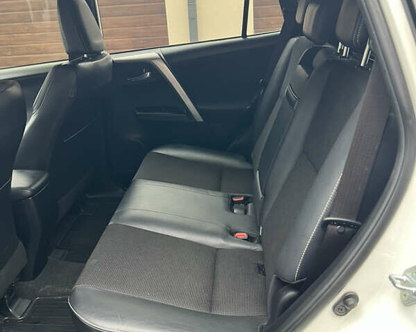 Белый Тойота РАВ 4, объемом двигателя 2.49 л и пробегом 199 тыс. км за 22999 $, фото 34 на Automoto.ua