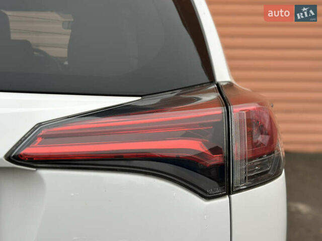 Белый Тойота РАВ 4, объемом двигателя 2.5 л и пробегом 183 тыс. км за 15490 $, фото 18 на Automoto.ua