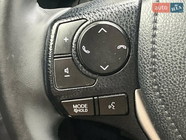 Тойота РАВ 4 2017 в Львове на Automoto.ua Белый Тойота РАВ 4, объемом двигателя 2.49 л и пробегом 187 тыс. км за 22990 $, фото 36 на Automoto.ua