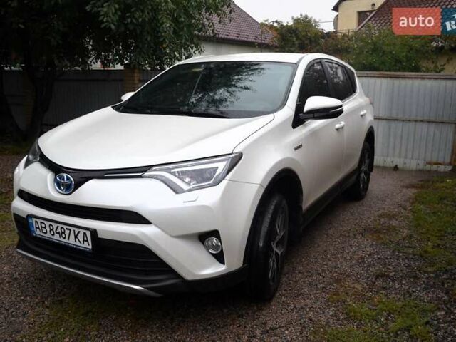 Тойота РАВ 4 2017 в Виннице на Automoto.ua Белый Тойота РАВ 4, объемом двигателя 2.49 л и пробегом 199 тыс. км за 22990 $, фото 2 на Automoto.ua