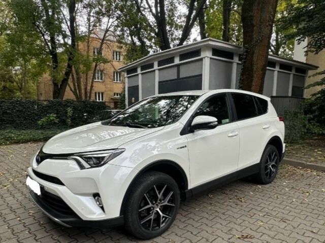 Тойота РАВ 4 2017 в Киеве на Automoto.ua Белый Тойота РАВ 4, объемом двигателя 2 л и пробегом 116 тыс. км за 8000 $, фото 1 на Automoto.ua