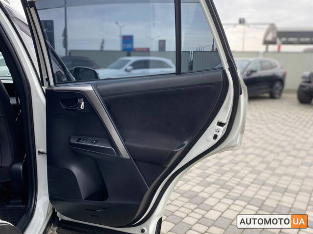 Білий Тойота РАВ 4, об'ємом двигуна 2.2 л та пробігом 288 тис. км за 22900 $, фото 24 на Automoto.ua