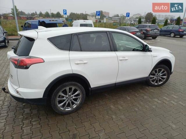 Тойота РАВ 4 2017 в Стрые на Automoto.ua Белый Тойота РАВ 4, объемом двигателя 2.49 л и пробегом 143 тыс. км за 23500 $, фото 12 на Automoto.ua