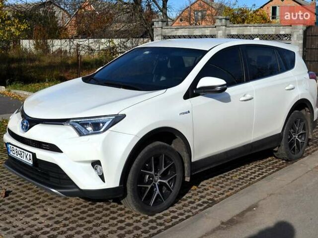 Тойота РАВ 4 2017 в Виннице на Automoto.ua Белый Тойота РАВ 4, объемом двигателя 2.49 л и пробегом 198 тыс. км за 22987 $, фото 2 на Automoto.ua