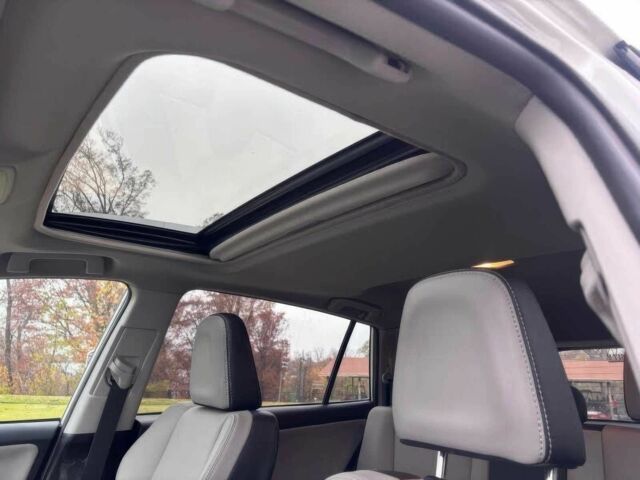 Белый Тойота РАВ 4, объемом двигателя 2.5 л и пробегом 56 тыс. км за 6700 $, фото 9 на Automoto.ua