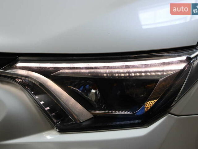 Білий Тойота РАВ 4, об'ємом двигуна 2.49 л та пробігом 72 тис. км за 24000 $, фото 7 на Automoto.ua