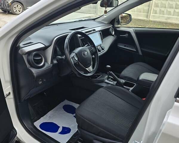 Білий Тойота РАВ 4, об'ємом двигуна 2 л та пробігом 80 тис. км за 22500 $, фото 11 на Automoto.ua