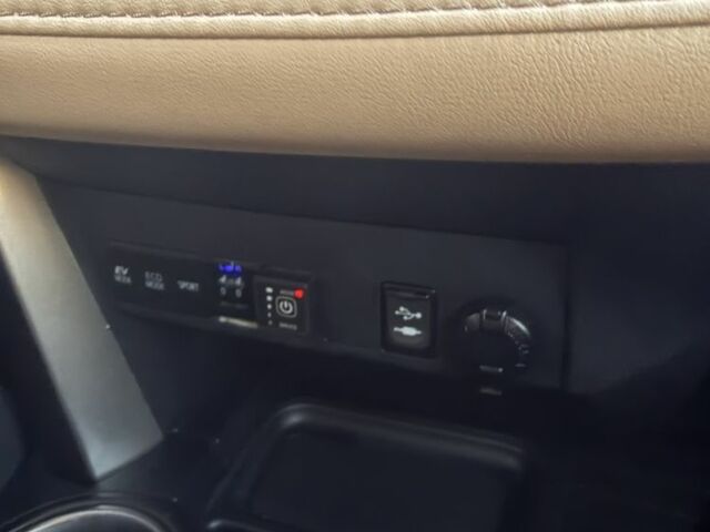 Белый Тойота РАВ 4, объемом двигателя 2.5 л и пробегом 150 тыс. км за 22500 $, фото 19 на Automoto.ua