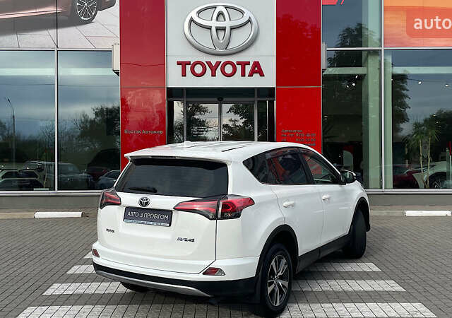 Білий Тойота РАВ 4, об'ємом двигуна 1.99 л та пробігом 158 тис. км за 18878 $, фото 17 на Automoto.ua
