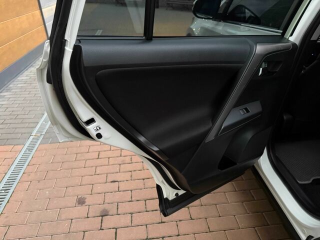 Белый Тойота РАВ 4, объемом двигателя 2 л и пробегом 98 тыс. км за 19500 $, фото 18 на Automoto.ua