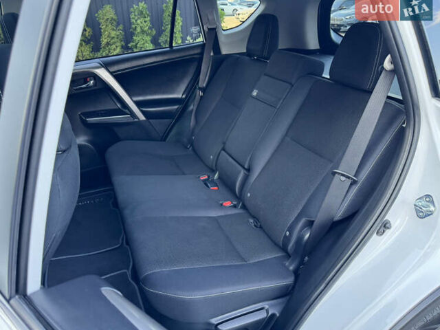 Білий Тойота РАВ 4, об'ємом двигуна 2.49 л та пробігом 121 тис. км за 24500 $, фото 23 на Automoto.ua