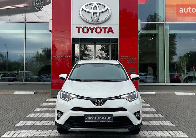Білий Тойота РАВ 4, об'ємом двигуна 1.99 л та пробігом 158 тис. км за 18878 $, фото 4 на Automoto.ua