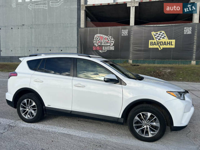 Белый Тойота РАВ 4, объемом двигателя 2.49 л и пробегом 154 тыс. км за 19400 $, фото 1 на Automoto.ua