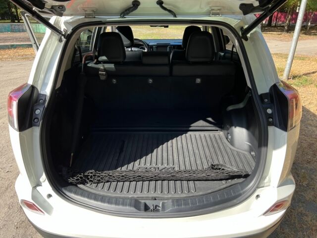 Белый Тойота РАВ 4, объемом двигателя 2.5 л и пробегом 80 тыс. км за 25000 $, фото 7 на Automoto.ua