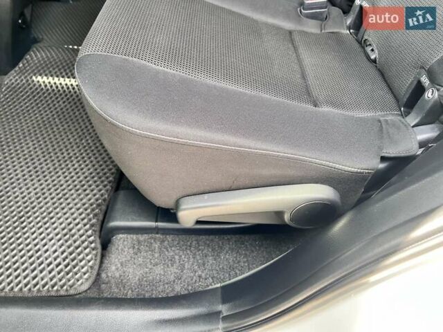 Белый Тойота РАВ 4, объемом двигателя 2 л и пробегом 171 тыс. км за 19999 $, фото 64 на Automoto.ua