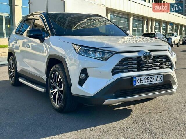 Белый Тойота РАВ 4, объемом двигателя 2 л и пробегом 88 тыс. км за 27700 $, фото 1 на Automoto.ua