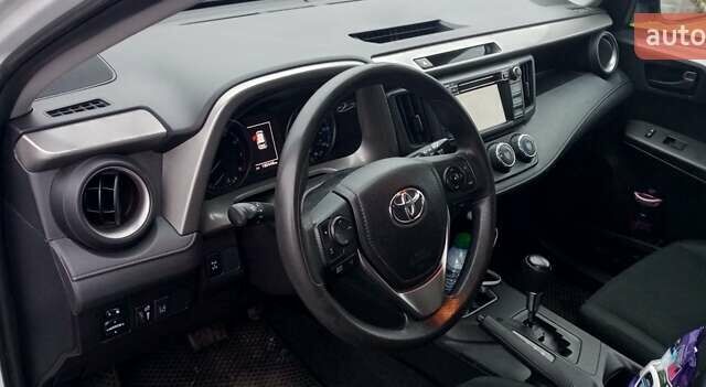 Белый Тойота РАВ 4, объемом двигателя 2.5 л и пробегом 180 тыс. км за 17200 $, фото 5 на Automoto.ua