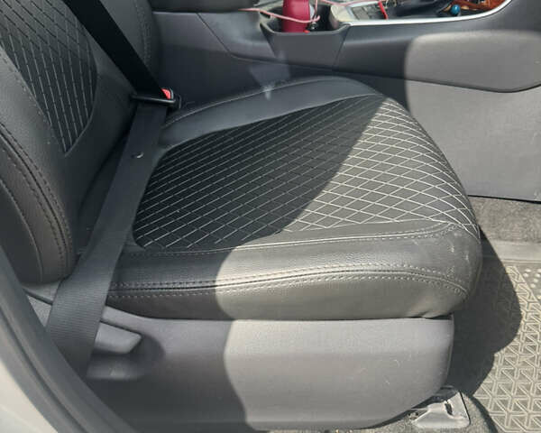 Белый Тойота РАВ 4, объемом двигателя 2.49 л и пробегом 140 тыс. км за 27000 $, фото 15 на Automoto.ua