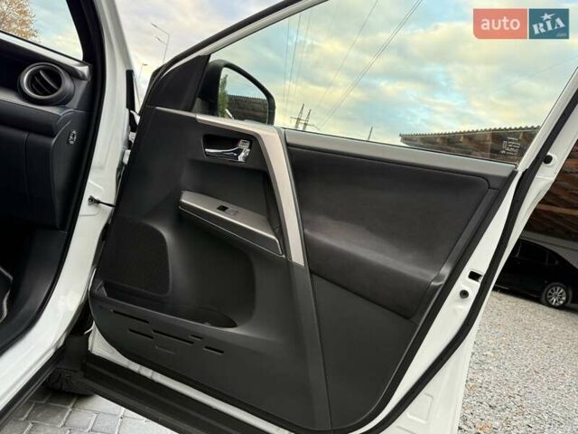 Белый Тойота РАВ 4, объемом двигателя 2.5 л и пробегом 117 тыс. км за 24300 $, фото 66 на Automoto.ua