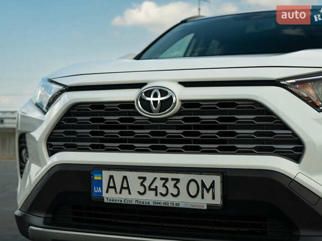 Білий Тойота РАВ 4, об'ємом двигуна 2 л та пробігом 105 тис. км за 25900 $, фото 11 на Automoto.ua