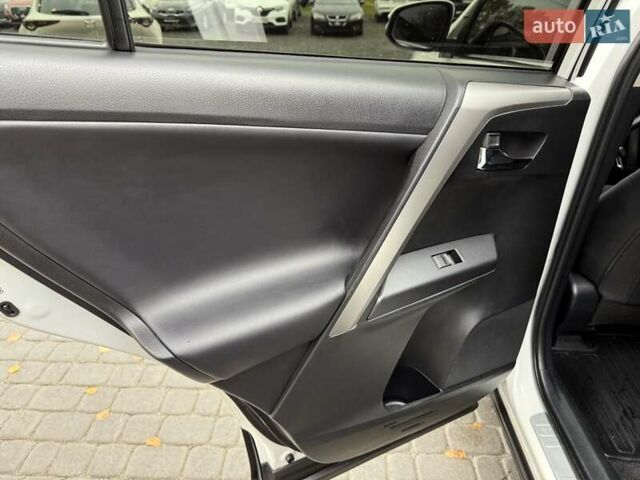 Белый Тойота РАВ 4, объемом двигателя 2.49 л и пробегом 98 тыс. км за 23999 $, фото 51 на Automoto.ua