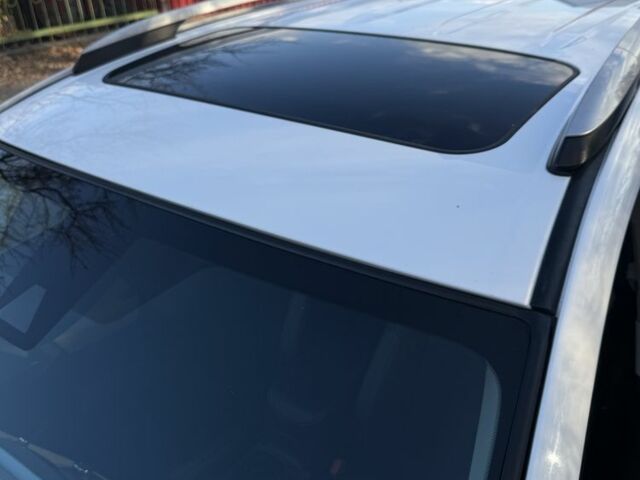 Белый Тойота РАВ 4, объемом двигателя 2.5 л и пробегом 150 тыс. км за 22500 $, фото 8 на Automoto.ua