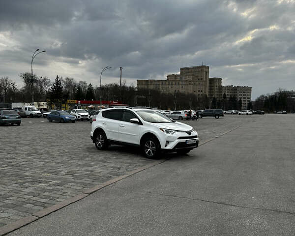 Білий Тойота РАВ 4, об'ємом двигуна 2.49 л та пробігом 163 тис. км за 18000 $, фото 19 на Automoto.ua