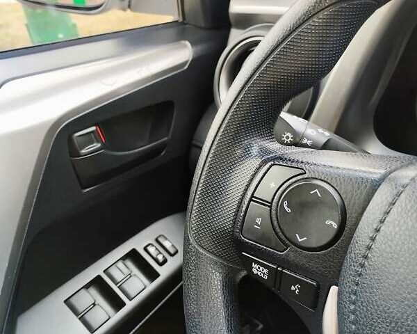 Белый Тойота РАВ 4, объемом двигателя 2.5 л и пробегом 120 тыс. км за 20000 $, фото 4 на Automoto.ua