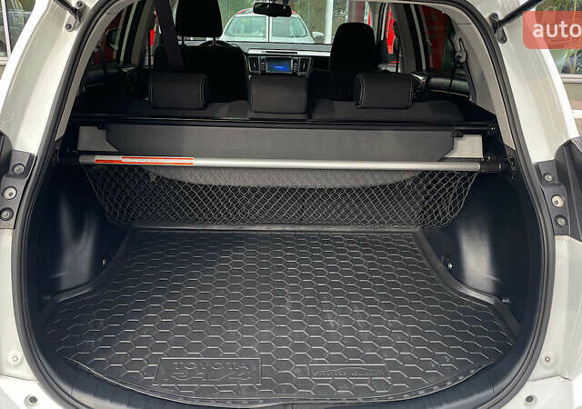 Білий Тойота РАВ 4, об'ємом двигуна 1.99 л та пробігом 158 тис. км за 18878 $, фото 9 на Automoto.ua