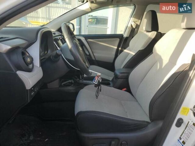 Білий Тойота РАВ 4, об'ємом двигуна 2.49 л та пробігом 85 тис. км за 4500 $, фото 6 на Automoto.ua