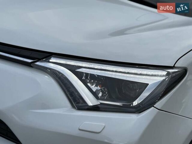 Белый Тойота РАВ 4, объемом двигателя 2.5 л и пробегом 117 тыс. км за 24300 $, фото 26 на Automoto.ua