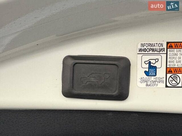 Белый Тойота РАВ 4, объемом двигателя 2.49 л и пробегом 100 тыс. км за 25999 $, фото 10 на Automoto.ua